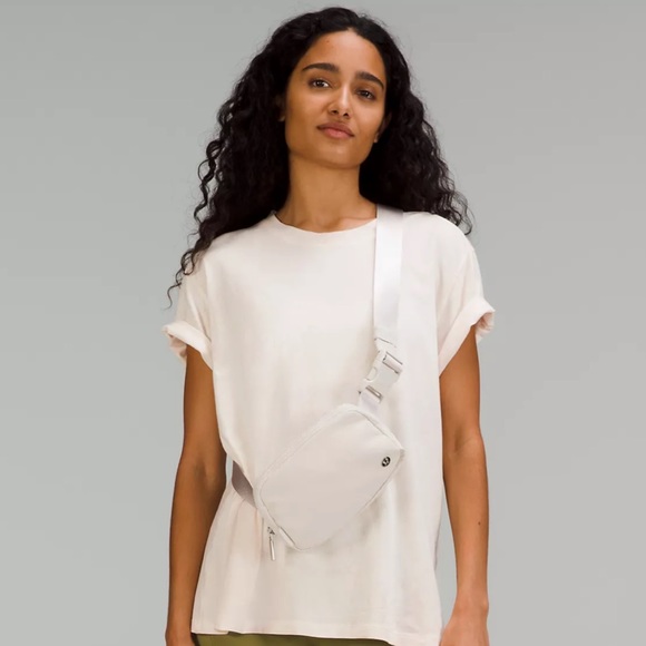 Lululemon Everywhere Belt Bag NWT white opal - Picture 2 of 15